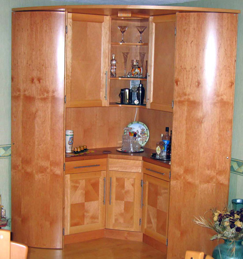 Eckschrank mit Glasteil