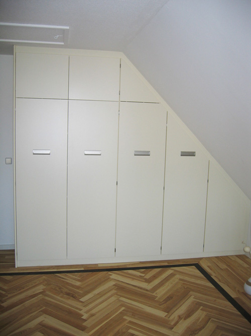 Schrank für Dachräge